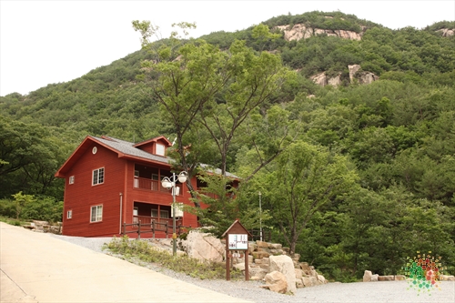 Hwangjeongsan Natural Recreation Forest (황정산자연휴양림)