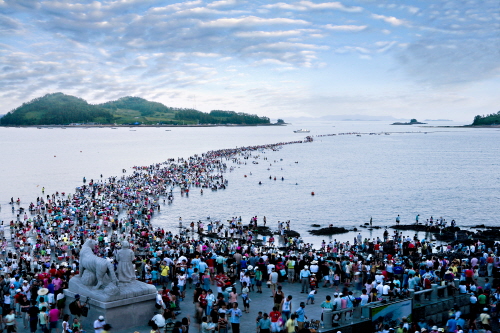 Jindo Miracle Sea Road Festival (진도 신비의바닷길축제)