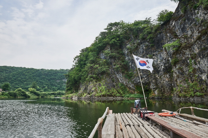 韓半島筏村（한반도 뗏목마을）