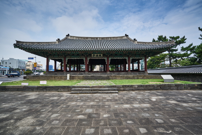Jeju Gwandeokjeong Hall (관덕정(제주))