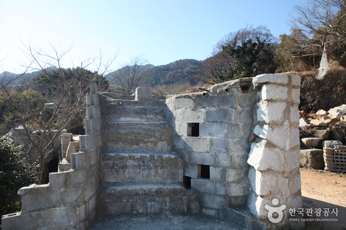 Maemiseong Fortress (매미성)