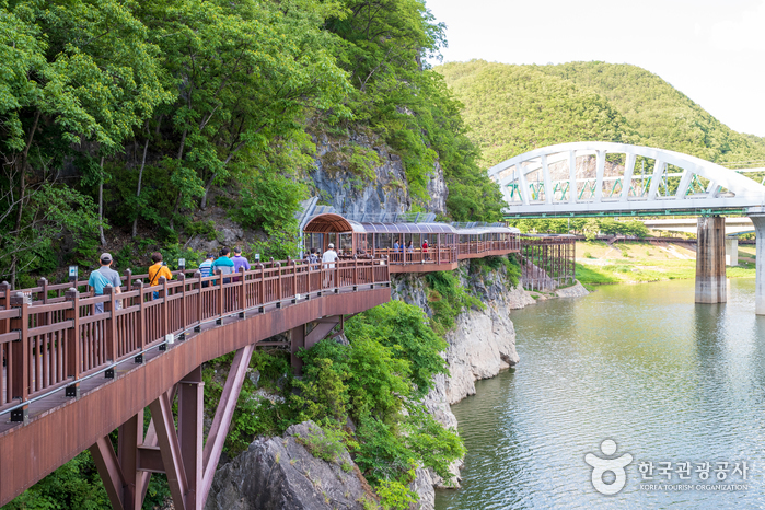 Sendero Jando del Río Danyanggang (단양강 잔도)