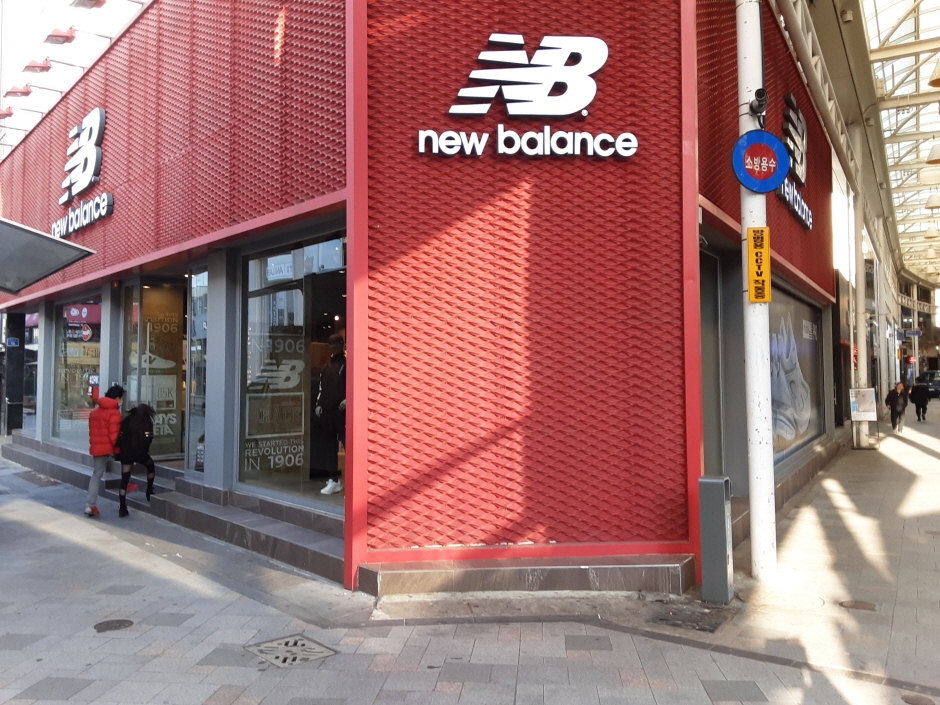 New Balance - Gujeju Branch [Tax Refund Shop] (뉴발란스 구제주)