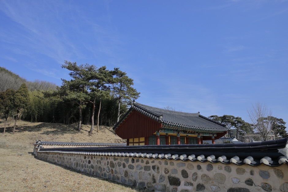 Historic Site Related to Seong Sam-mun (성삼문선생유허지)