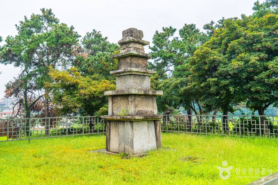 thumbnail-안성도기동삼층석탑-8