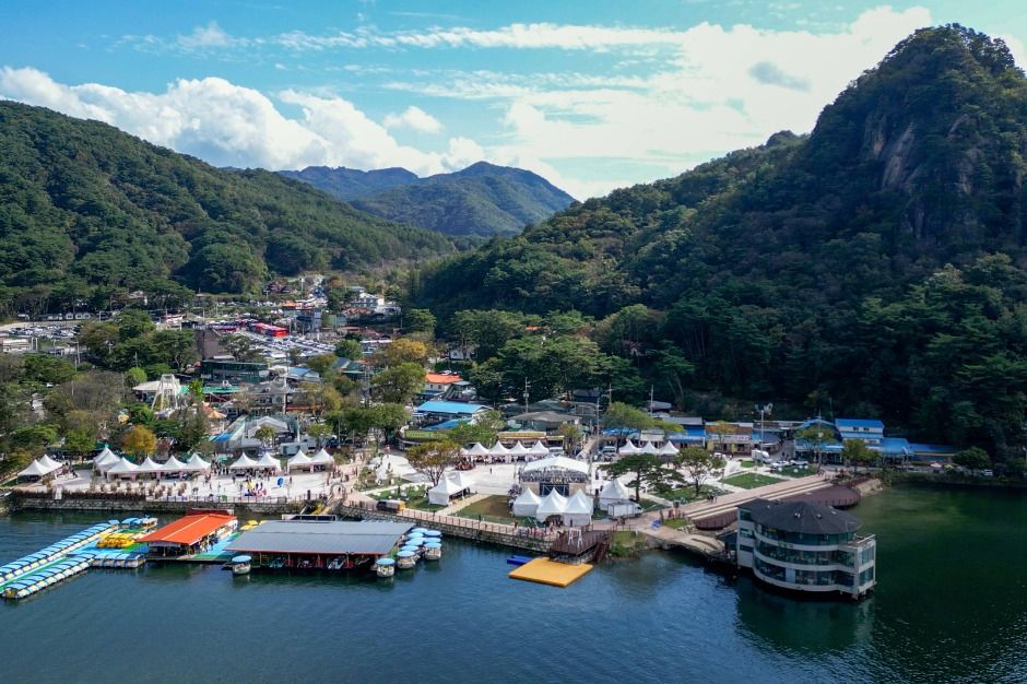 Festival de los Juncos del Monte Myeongseongsan y el Lago Sanjeong en Pocheon (포천 산정호수 명성산 억새꽃축제)