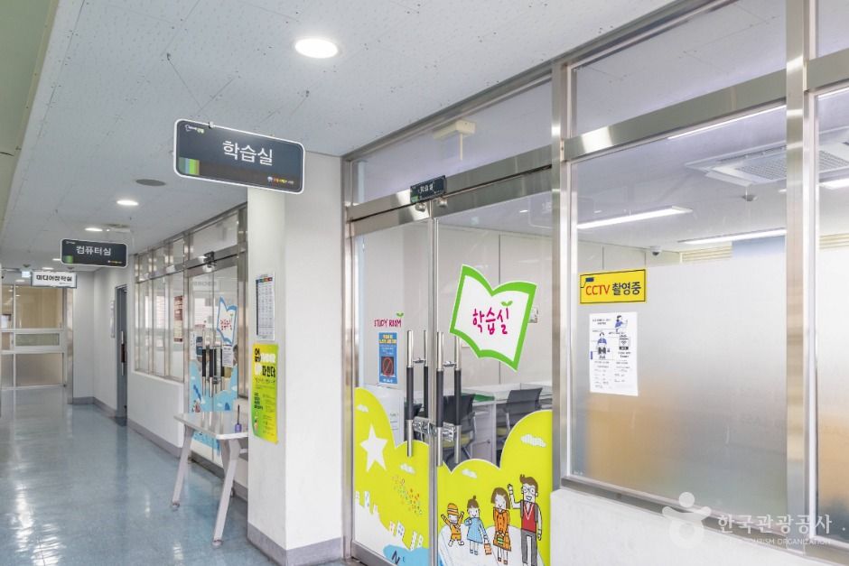 thumbnail-통영시립도서관-9