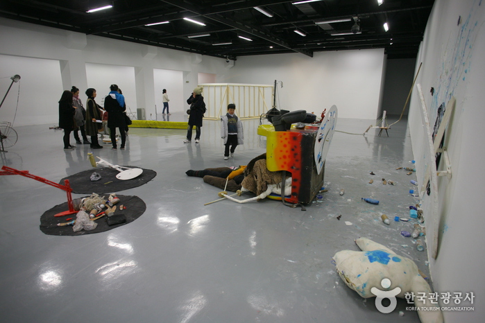 Arko Art Gallery (former Marronnier Art Gallery) (아르코미술관)