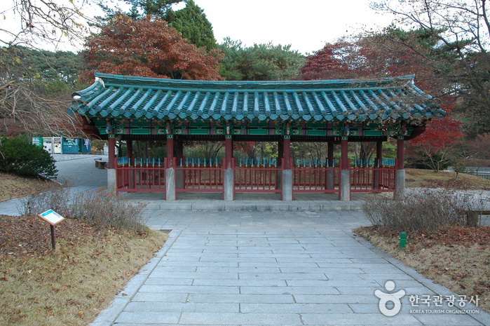 Hyeonchungsa Shrine (현충사)