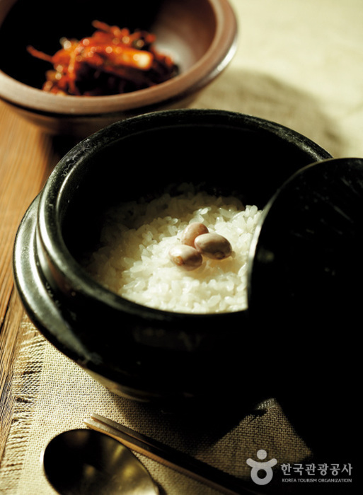 イェンナルサルパッチプ（옛날쌀밥집）
