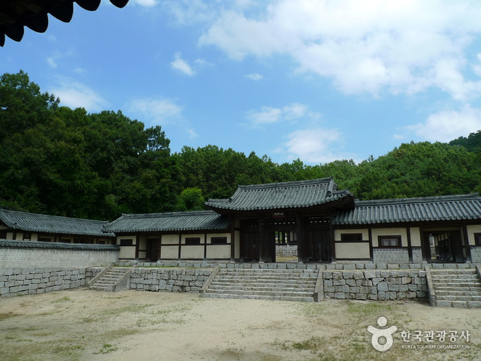 Andong Folk Village (안동민속촌과 안동호)