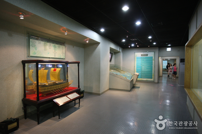 Jinhae Museum of Changwon City (창원시립진해박물관)