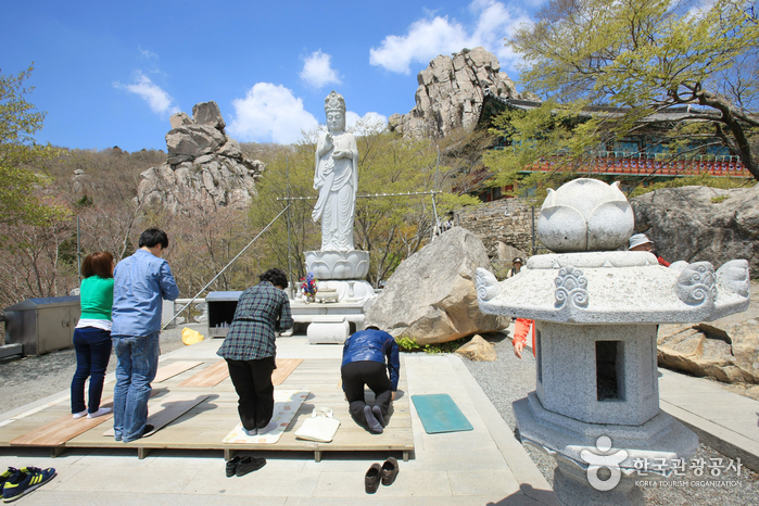 Namhae Geumsan Boriam Hermitage (금산 보리암(남해))