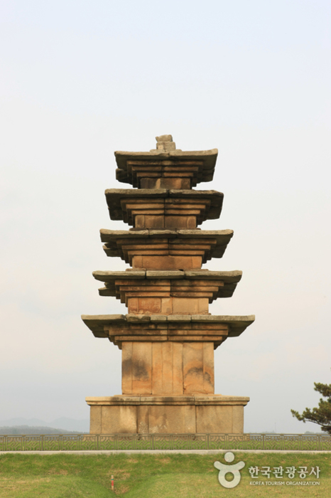 thumbnail-Wanggung Five-story Stone Pagoda (익산 왕궁리 오층석탑)-1