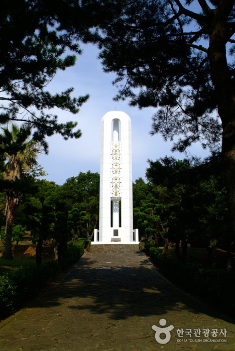 사라봉(모충사) 의병항쟁기념탑