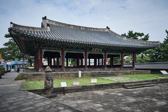 Jeju Gwandeokjeong Hall (관덕정(제주))