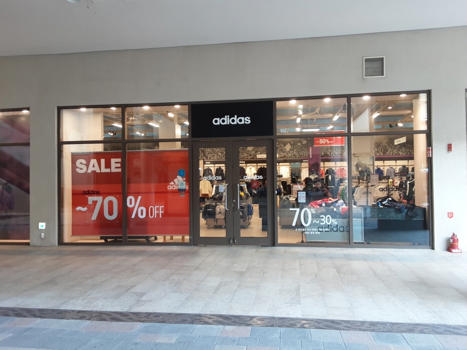 Adidas - Lotte Outlets Buyeo Branch [Tax Refund Shop] (아디다스 롯데아울렛 부여점)