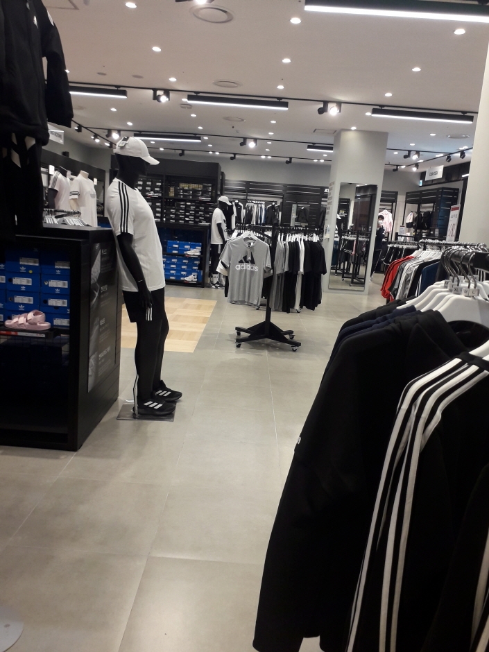 Adidas - Lotte Mall Gunsan Branch [Tax Refund Shop] (아디다스 롯데몰군산)