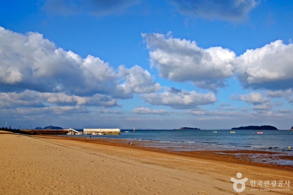 Waemok Beach (왜목해수욕장)