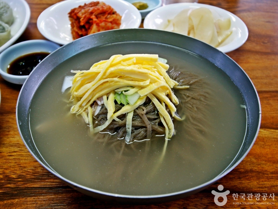 Sootgolwon Naengmyeon (숯골원냉면)