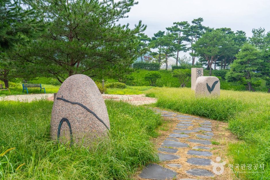 박두진 시비