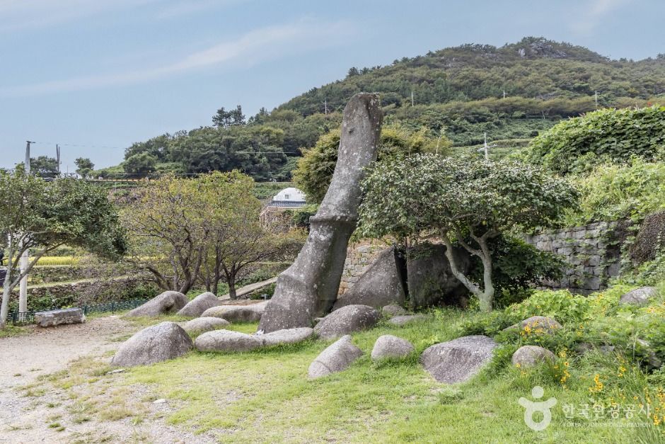 남해가천암수바위