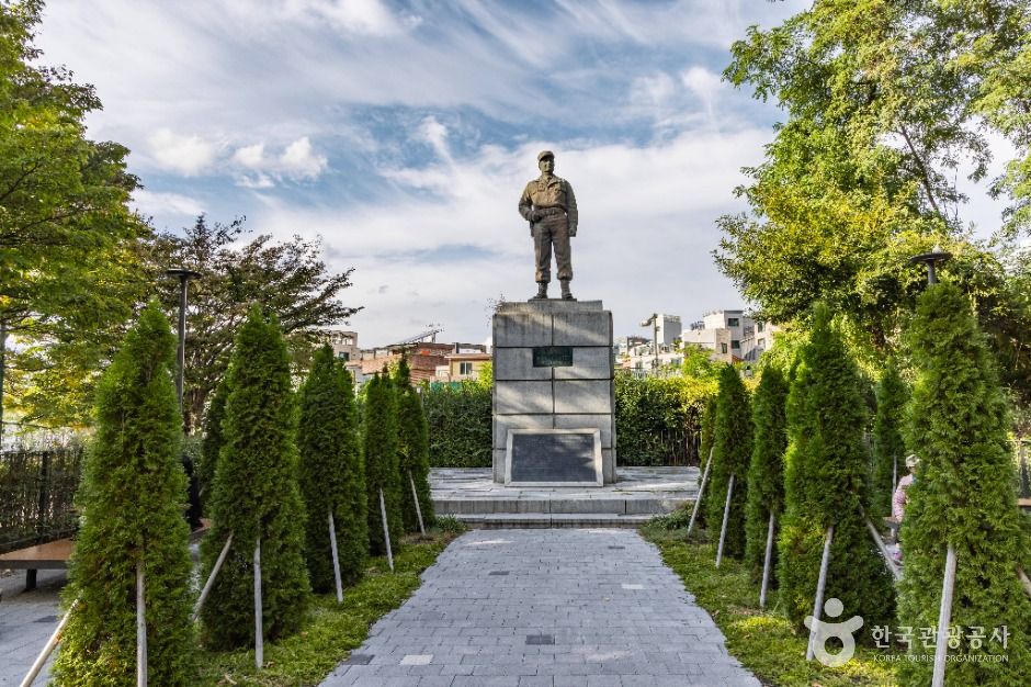 존비코올터장군상