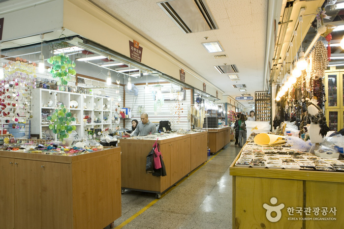 Centre Commercial de Dongdaemun (boutiques de bijoux fantaisie) (동대문종합시장 악세사리상가)