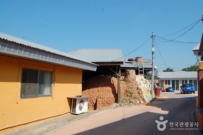 Oegosan Onggi Village (외고산옹기마을) 