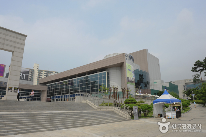 Goyang Oulim Nuri Arts Center (고양 어울림누리)
