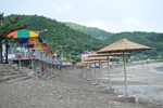 Manseong-ri Black Sand Beach (만성리 검은모래해변)