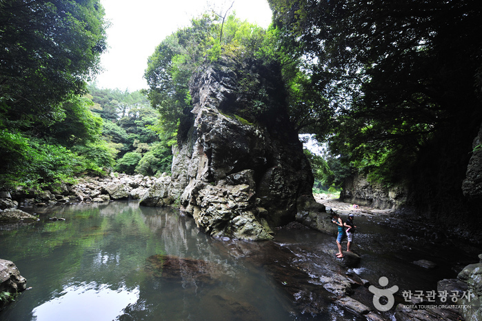 thumbnail-Andeokgyegok Valley (안덕계곡)-6