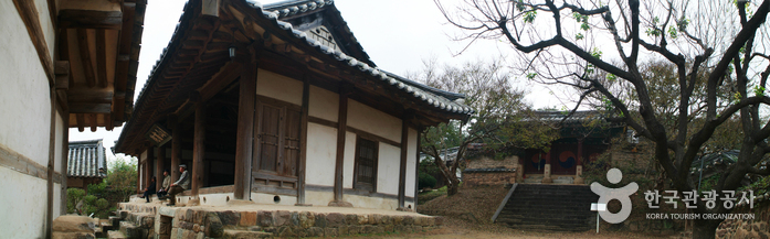 Byeongsanseowon Confucian Academy (병산서원)