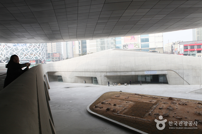 Dongdaemun Design Plaza (DDP) [동대문디자인플라자(DDP)]