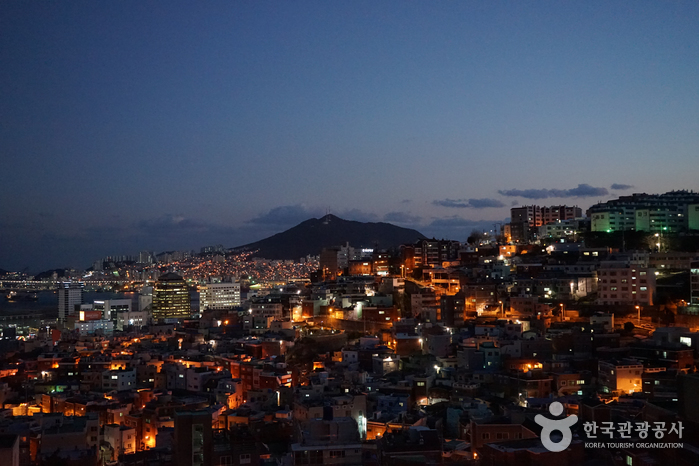 Calle Ibagu-gil de Choryang y Calle Sanbok-doro (초량 이바구길 & 산복도로)