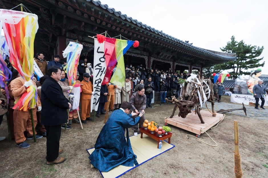 Ceremonia Gut de Bienvenida de la Primavera de Tamnaguk (탐라국입춘굿)