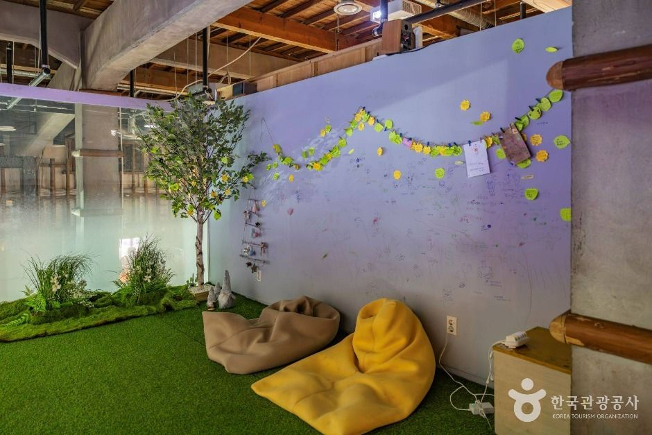 thumbnail-청춘창고-20