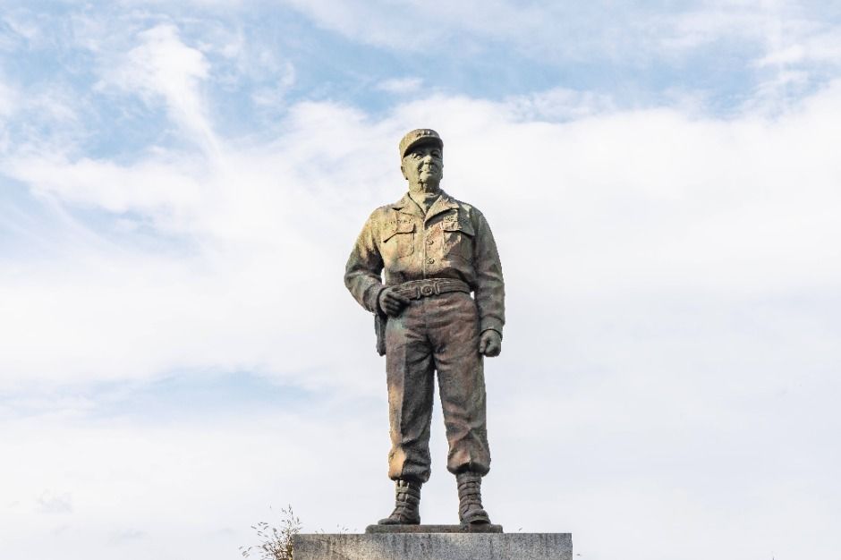 존비코올터장군상