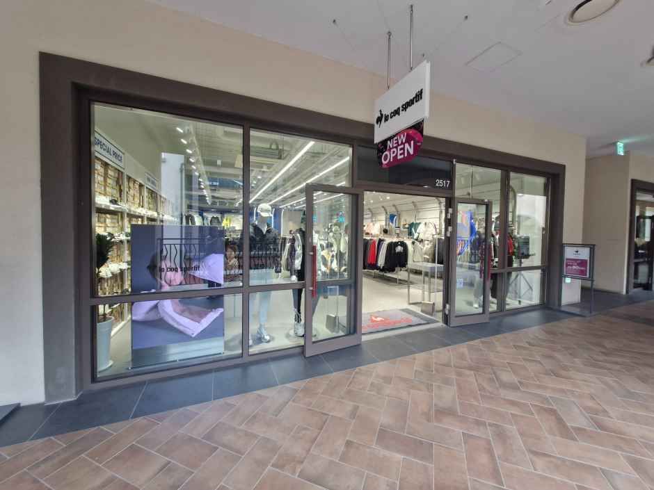 [事後免税店]le coq sportif（ルコックスポルティフ）・新世界サイモンプレミアムアウトレットシフン（始興）店(르꼬끄스포르티브 신세계사이먼프리미엄아울렛 시흥점)