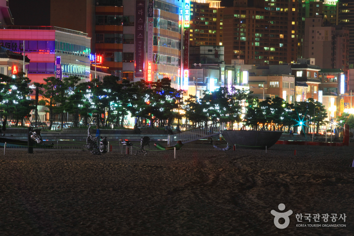 Gwangalli Beach (광안리해수욕장)
