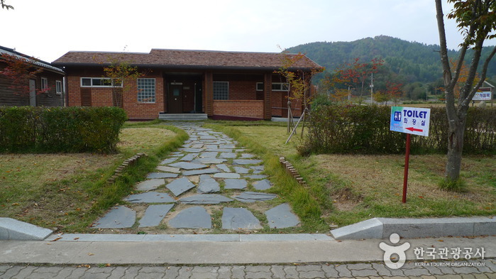 Lee Hyo-seok Memorial Hall (이효석 문학관)