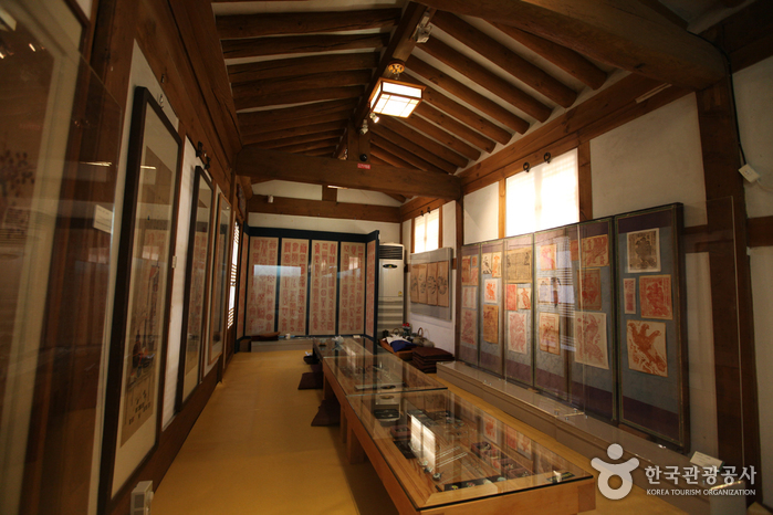 Musée d'arts folkoriques de Gahoe (가회민화박물관)