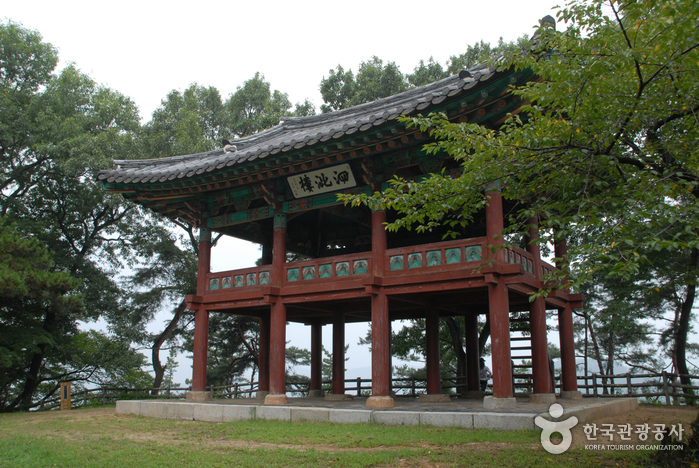 Historische Stätte Gwanbuk-ri und Festung Buyeo Busosanseong [UNESCO Welterbe] (관북리유적과 부소산성 [유네스코 세계유산])