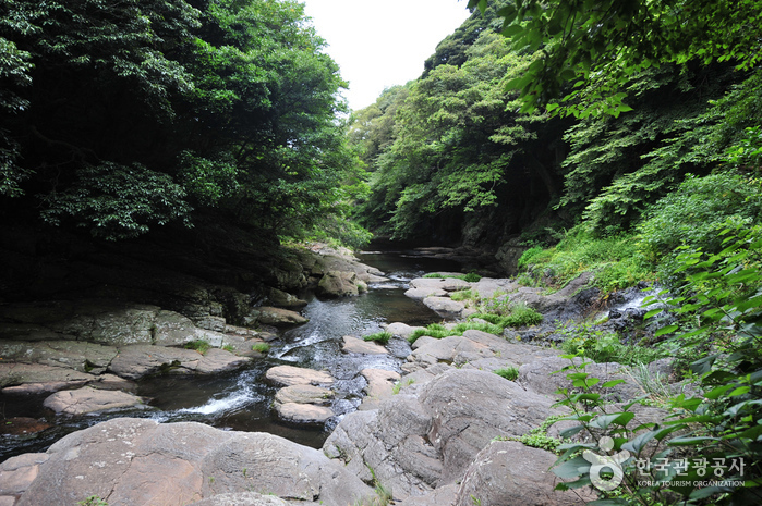 Andeokgyegok Valley (안덕계곡)