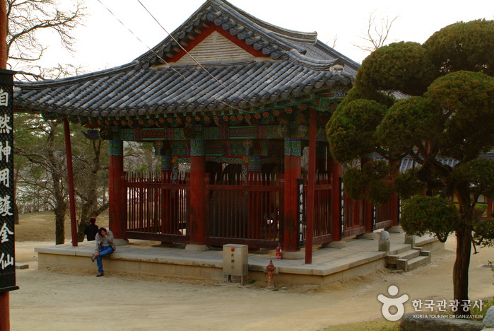 Silleuksa Temple (신륵사)