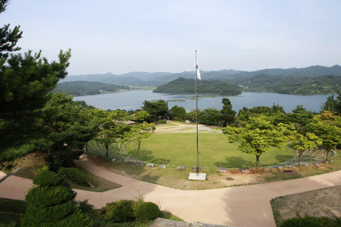 문의문화재단지 문산관에서 본 대청호 전경