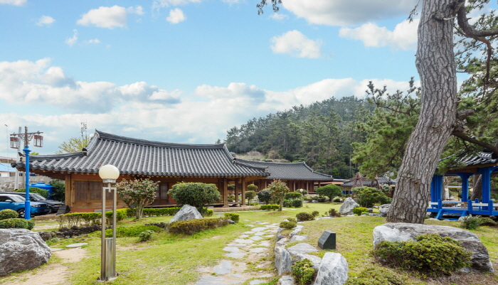 Oedaldo oceanview hanok [Korea Quality] / 외달도 한옥민박 [한국관광 품질인증]