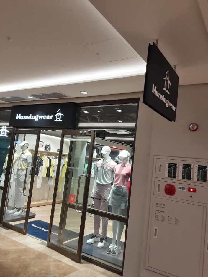 Munsingwear - Shinsegae Paju Branch [Tax Refund Shop] (먼싱웨어 신세계파주)