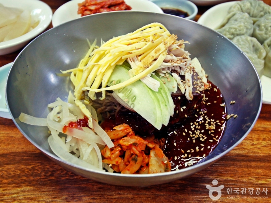 Sootgolwon Naengmyeon (숯골원냉면)
