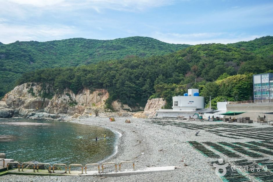 여차몽돌해수욕장